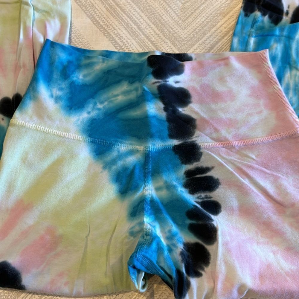 Electric & Rose Women’s Multi Color Tie Dye Leggings - Picture 2 of 5
